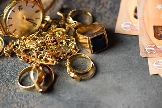 Outlet pearls, gold jewellery and stylish accesories